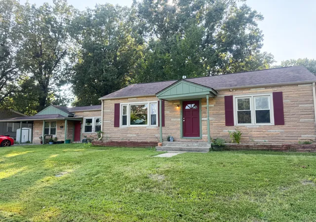 Photo 2 of Single family home for sale at 2001 B St, Paducah, KY 42003 | MLS# 26021037 | Listing updated on 2026-08-06