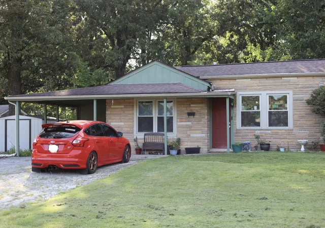 Photo 3 of Single family home for sale at 2001 B St, Paducah, KY 42003 | MLS# 26021037 | Listing updated on 2026-08-06