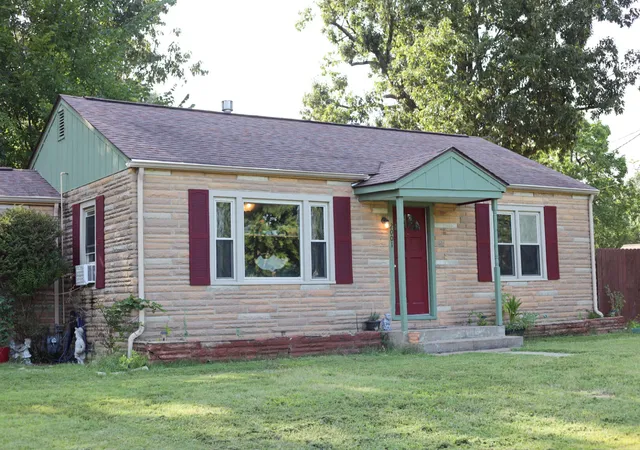 Photo 4 of Single family home for sale at 2001 B St, Paducah, KY 42003 | MLS# 26021037 | Listing updated on 2026-08-06