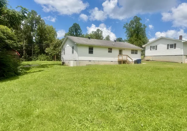 Photo 4 of Single family home for sale at 215 Worley Hl Top Rd, Stearns, KY 42647 | MLS# 26021065 | Listing updated on 2026-08-11
