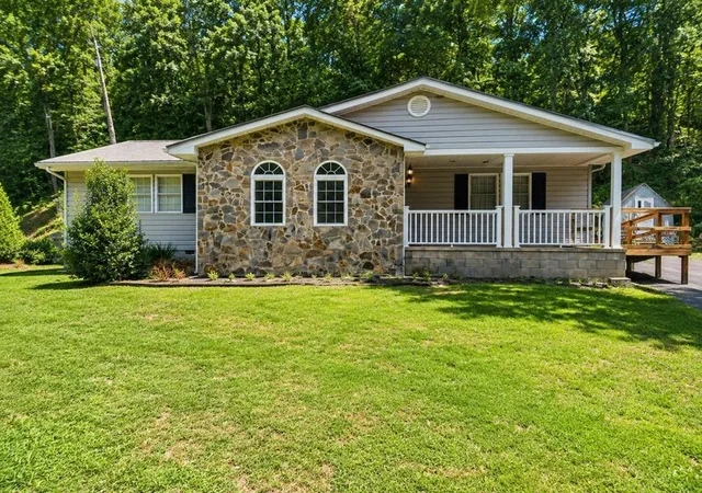 Photo 1 of Single family home for sale at 160 Cougar Ln, Topmost, KY 41862 | MLS# 26021004 | Listing updated on 2026-08-05