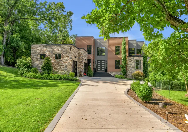 Photo 2 of Single family home for sale at 916 Bravington Way, Lexington, KY 40503 | MLS# 26021231 | Listing updated on 2026-08-24