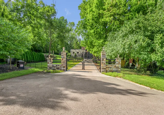 Photo 3 of Single family home for sale at 916 Bravington Way, Lexington, KY 40503 | MLS# 26021231 | Listing updated on 2026-08-24
