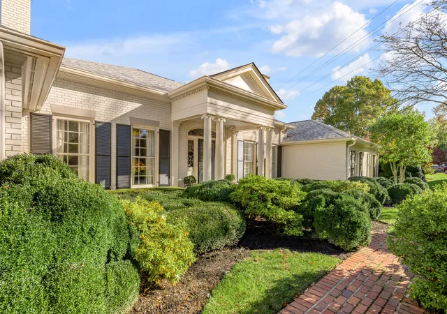 Photo 3 of Single family home for sale at 1785 Mooreland Dr, Lexington, KY 40502 | MLS# 26021023 | Listing updated on 2026-08-05