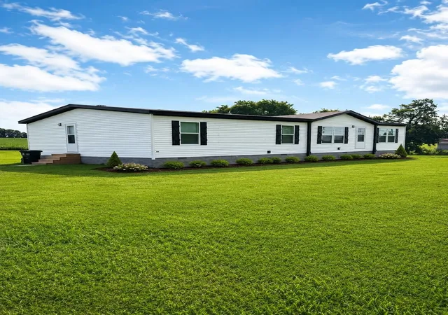 Photo 1 of Single family home for sale at 2152 S Highway 76, Russell Springs, KY 42642 | MLS# 26021551 | Listing updated on 2026-09-10