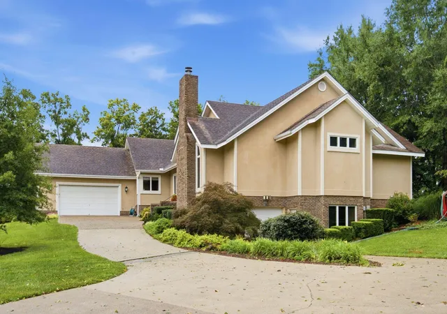 Photo 3 of Sale Pending at 201 Ava Dr, Richmond, KY 40475 | MLS# 26021071 | Listing updated on 2026-09-14