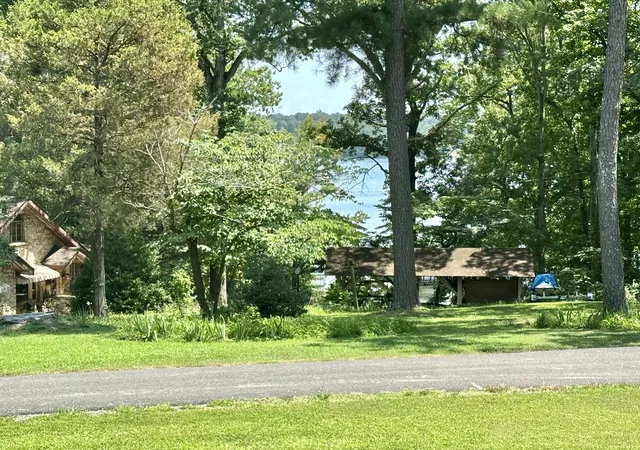 Photo 3 of Single family home for sale at 142 Adrian Ln, Benton, KY 42025 | MLS# 26021358 | Listing updated on 2026-08-26