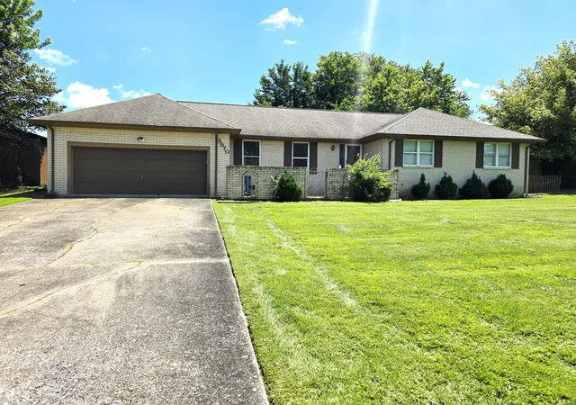 Photo 3 of Single family home for sale at 5970 Merrydale Dr, Paducah, KY 42003 | MLS# 26021041 | Listing updated on 2026-08-30