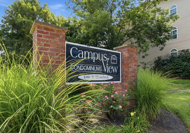 Listing Photo 4 - Condo for sale in building located at 1081 S Broadway, Lexington, KY 40504 - Unit #401