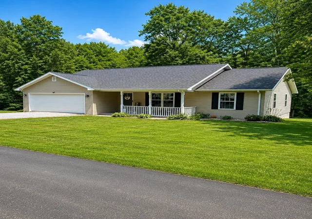 Photo 1 of Sale Pending at 364 Autumn Dr, Russell Springs, KY 42642 | MLS# 26021630 | Listing updated on 2026-08-31