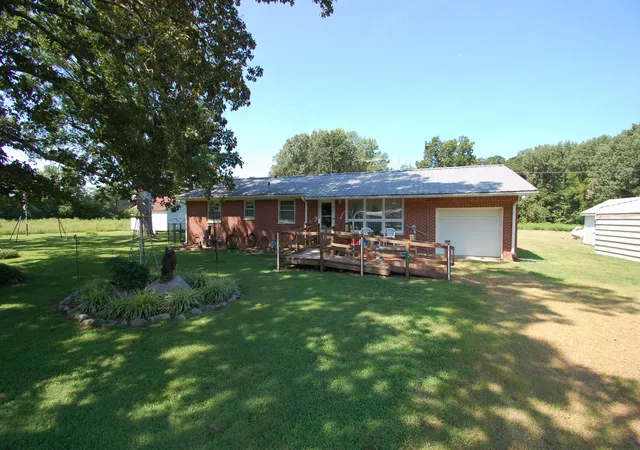 Photo 1 of Single family home for sale at 5825 Oaks Rd, Paducah, KY 42003 | MLS# 26021078 | Listing updated on 2026-09-01