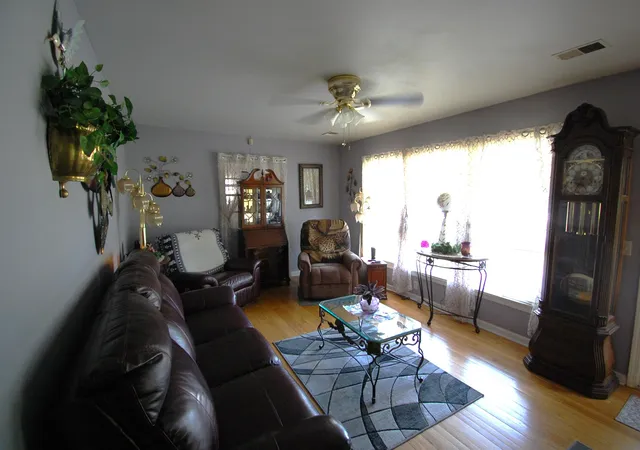 Photo 3 of Single family home for sale at 5825 Oaks Rd, Paducah, KY 42003 | MLS# 26021078 | Listing updated on 2026-09-01