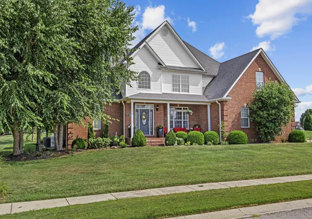 Photo 3 of Single family home for sale at 130 Winterberry Cir, Winchester, KY 40391 | MLS# 26021642 | Listing updated on 2026-08-28