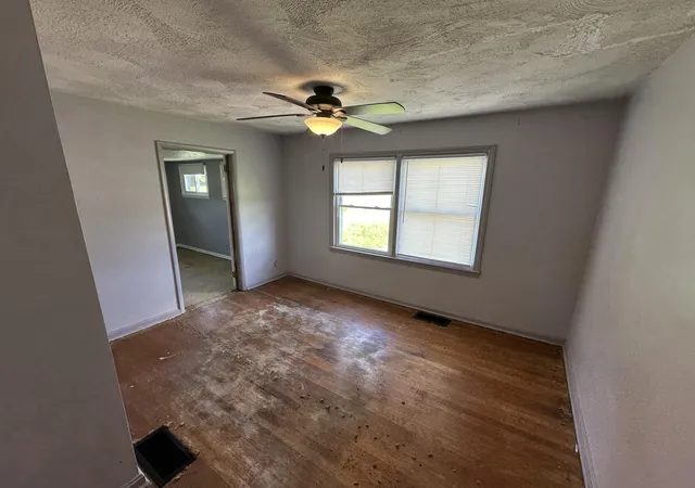 Photo 3 of Single family home for sale at 515 Chapel St, Falmouth, KY 41040 | MLS# 26021073 | Listing updated on 2026-08-06