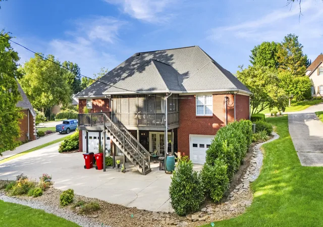 Photo 3 of Sale Pending at 110 Bogie Lee Ave, Frankfort, KY 40601 | MLS# 26021410 | Listing updated on 2026-08-11