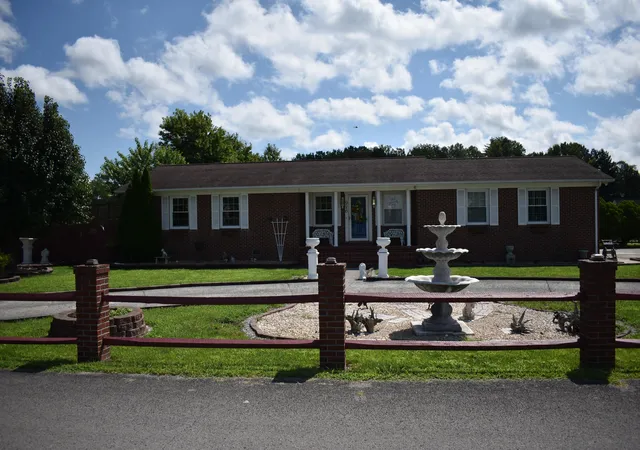 Photo 1 of Single family home for sale at 926 Doncaster Ave, Middlesboro, KY 40965 | MLS# 26021089 | Listing updated on 2026-09-10