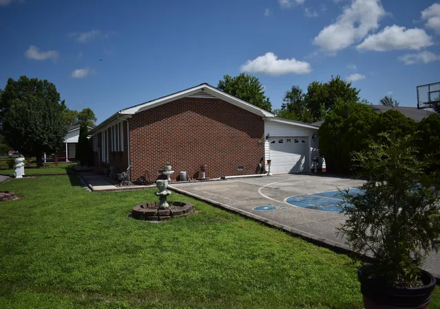 Photo 2 of Single family home for sale at 926 Doncaster Ave, Middlesboro, KY 40965 | MLS# 26021089 | Listing updated on 2026-09-10