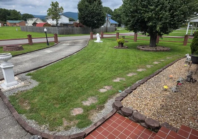 Photo 4 of Sale Pending at 926 Doncaster Ave, Middlesboro, KY 40965 | MLS# 26021089 | Listing updated on 2026-10-01