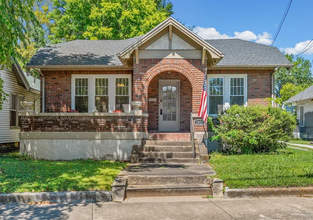 Photo 1 of Single family home for sale at 1823 S Virginia St, Hopkinsville, KY 42240 | MLS# 26021093 | Listing updated on 2026-09-02