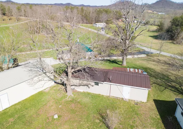 Photo 3 of Sale Pending at 1000 New Cut Rd, Jeffersonville, KY 40337 | MLS# 26021113 | Listing updated on 2026-09-20