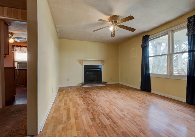 Photo 4 of Sale Pending at 1000 New Cut Rd, Jeffersonville, KY 40337 | MLS# 26021113 | Listing updated on 2026-09-20