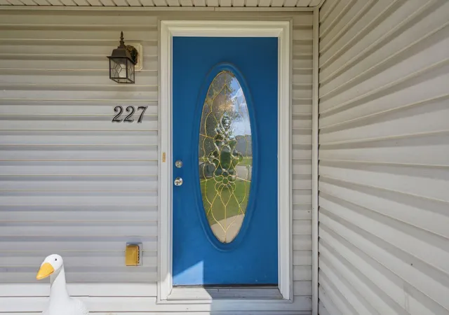 Photo 3 of Sale Pending at 227 Leslie Dr, Winchester, KY 40391 | MLS# 26021123 | Listing updated on 2026-09-22