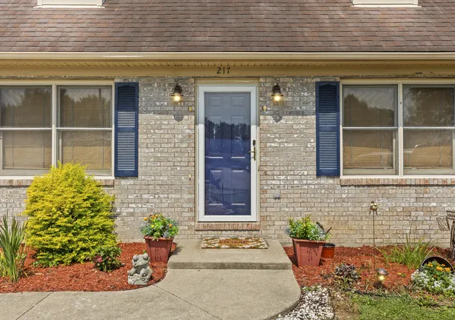Photo 2 of Sale Pending at 217 Corral Ct, Frankfort, KY 40601 | MLS# 26021511 | Listing updated on 2026-08-27
