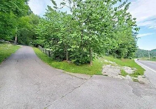 Photo 4 of Single family home for sale at 604 Us 421, Mc Kee, KY 40447 | MLS# 26021226 | Listing updated on 2026-09-10