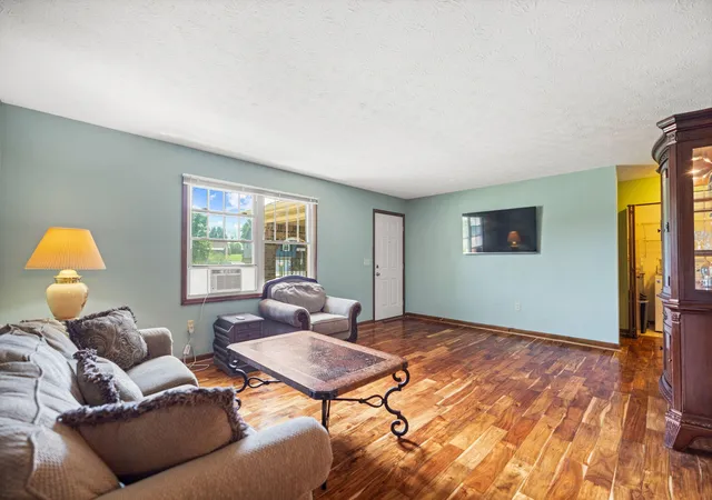 Photo 3 of Single family home for sale at 314 Saratoga Cir, Richmond, KY 40475 | MLS# 26021279 | Listing updated on 2026-09-28