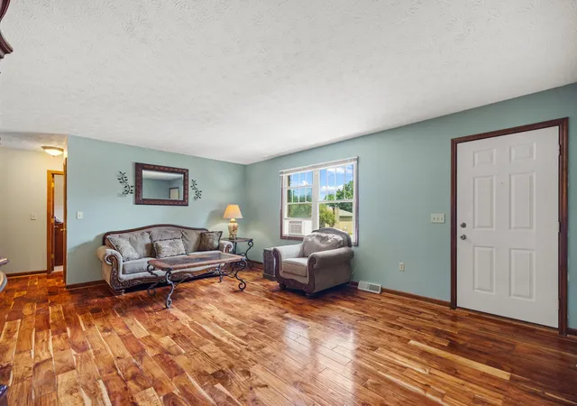 Photo 3 of Single family home for sale at 314 Saratoga Cir, Richmond, KY 40475 | MLS# 26021279 | Listing updated on 2026-09-28