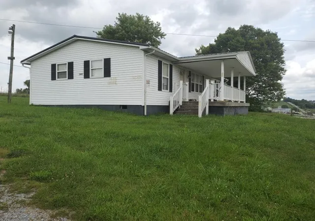 Photo 3 of Sale Pending at 3685 Mount Carmel Rd, Flemingsburg, KY 41041 | MLS# 26021406 | Listing updated on 2026-08-19