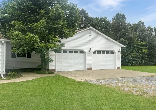 Photo 3 of Sale Pending at 11010 Us 62, Bardwell, KY 42023 | MLS# 26021570 | Listing updated on 2026-09-10