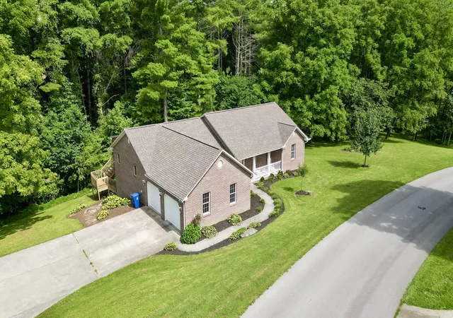 Photo 2 of Single family home for sale at 221 Bramblewood Dr, Corbin, KY 40701 | MLS# 26021172 | Listing updated on 2026-10-08