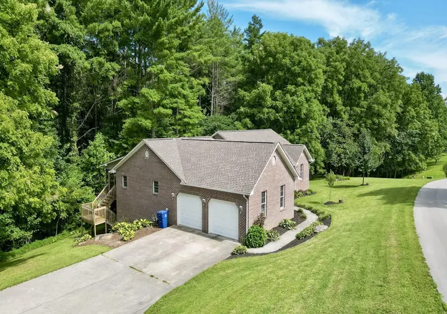Photo 4 of Single family home for sale at 221 Bramblewood Dr, Corbin, KY 40701 | MLS# 26021172 | Listing updated on 2026-10-08