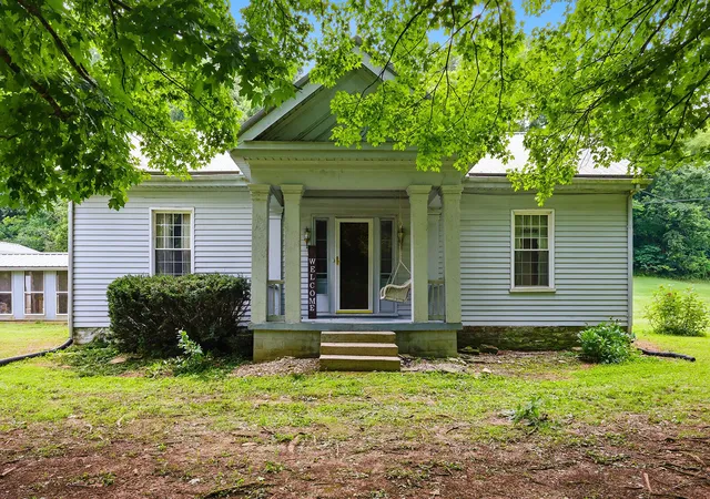 Photo 1 of Single family home for sale at 1920 Glensboro Rd, Lawrenceburg, KY 40342 | MLS# 26021215 | Listing updated on 2026-08-26