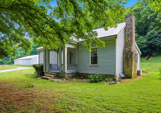 Photo 3 of Single family home for sale at 1920 Glensboro Rd, Lawrenceburg, KY 40342 | MLS# 26021215 | Listing updated on 2026-08-26