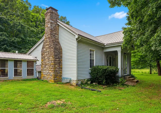 Photo 1 of Single family home for sale at 1920 Glensboro Rd, Lawrenceburg, KY 40342 | MLS# 26021215 | Listing updated on 2026-10-02