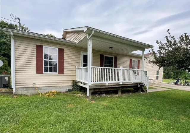 Photo 1 of Single family home for sale at 812 Andrew Mason Rd, Vanceburg, KY 41179 | MLS# 26021207 | Listing updated on 2026-08-25