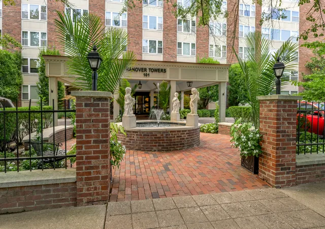 Photo 2 of Sale Pending at 101 S Hanover Ave #4D, Lexington, KY 40502 | MLS# 26021193 | Listing updated on 2026-08-20