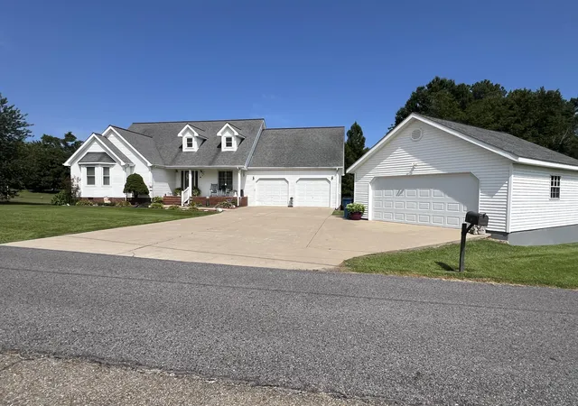 Photo 1 of Single family home for sale at 40 Lindsey Ln, Symsonia, KY 42082 | MLS# 26021386 | Listing updated on 2026-08-14