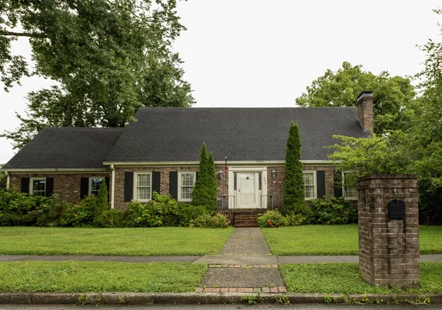 Photo 3 of Single family home for sale at 2092 Bridgeport Dr, Lexington, KY 40502 | MLS# 26021349 | Listing updated on 2026-09-14