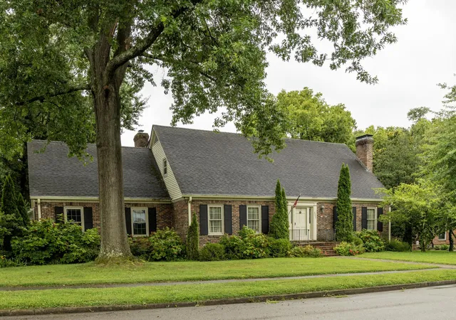 Photo 4 of Single family home for sale at 2092 Bridgeport Dr, Lexington, KY 40502 | MLS# 26021349 | Listing updated on 2026-09-14
