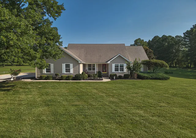 Photo 1 of Sale Pending at 7131 Lovelaceville Rd, Paducah, KY 42001 | MLS# 26021971 | Listing updated on 2026-09-02