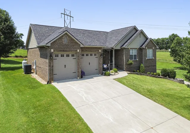 Photo 1 of Sale Pending at 604 Whisper Woods Dr, Somerset, KY 42503 | MLS# 26021202 | Listing updated on 2026-09-05