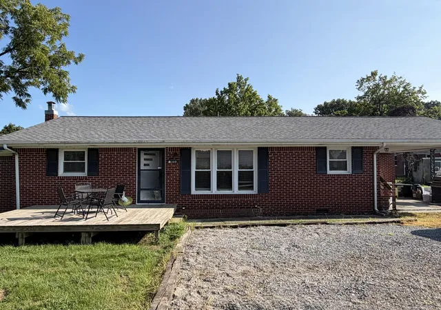 Photo 1 of Single family home for sale at 1309 Elm St, Benton, KY 42025 | MLS# 26021228 | Listing updated on 2026-09-10