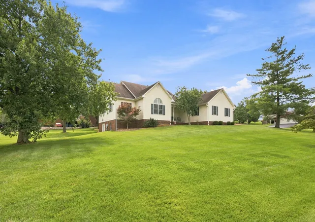 Photo 1 of Sale Pending at 843 Beaumont Ave, Harrodsburg, KY 40330 | MLS# 26021314 | Listing updated on 2026-08-19