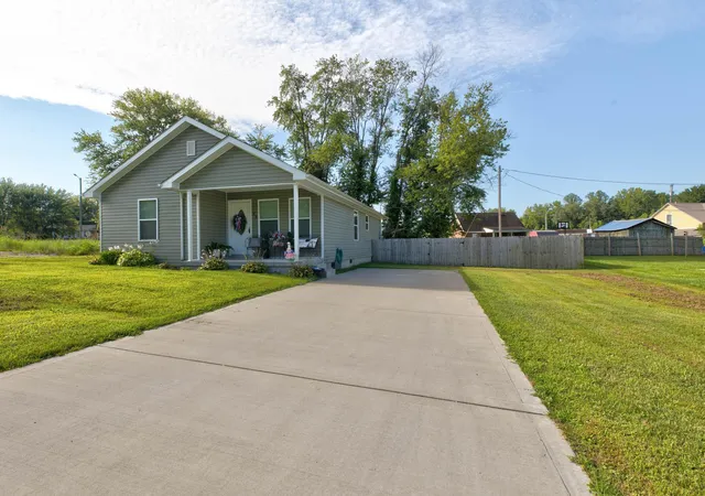 Photo 1 of Single family home for sale at 23 Strange St, Stanton, KY 40380 | MLS# 26021222 | Listing updated on 2026-08-18