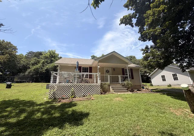 Photo 2 of Single family home for sale at 100 Anna St, Cadiz, KY 42211 | MLS# 26021467 | Listing updated on 2026-08-10