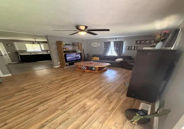 Photo 4 of Single family home for sale at 100 Anna St, Cadiz, KY 42211 | MLS# 26021467 | Listing updated on 2026-08-10