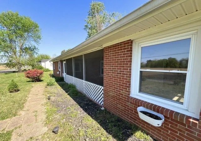 Photo 3 of Single family home for sale at 110 W Pierson St, Fredonia, KY 42411 | MLS# 26021239 | Listing updated on 2026-10-07